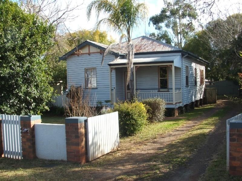 21 Albert Street, Newtown QLD 4350