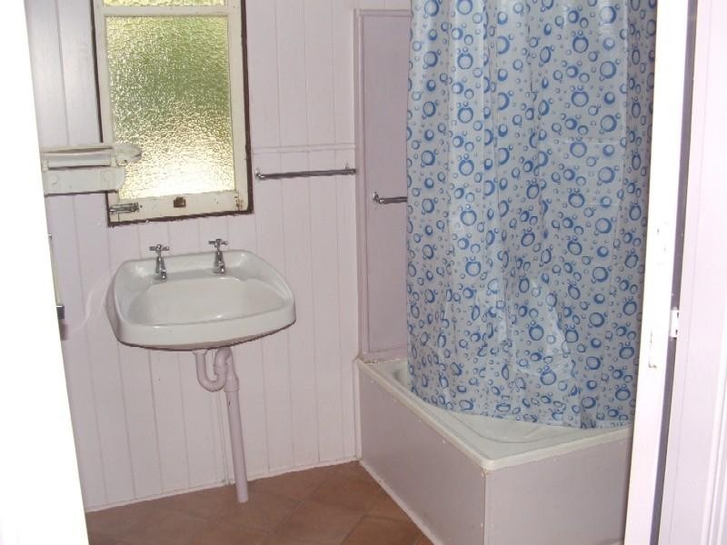 21 Albert Street, Newtown QLD 4350