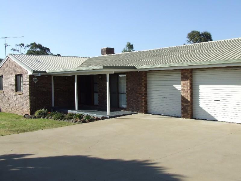 8 Aruma Drive, Oakey QLD 4401