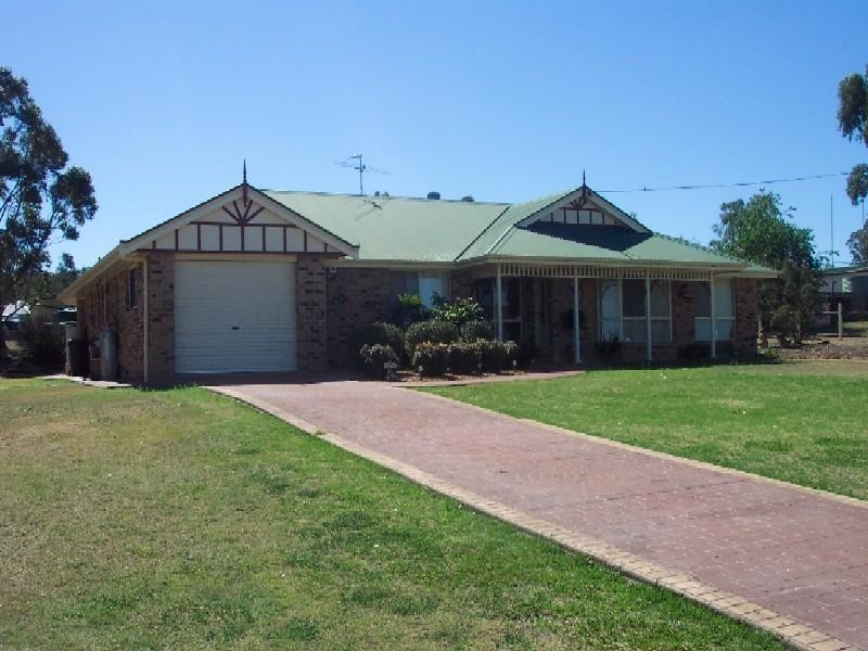 15 Carys Road, Glenvale QLD 4350