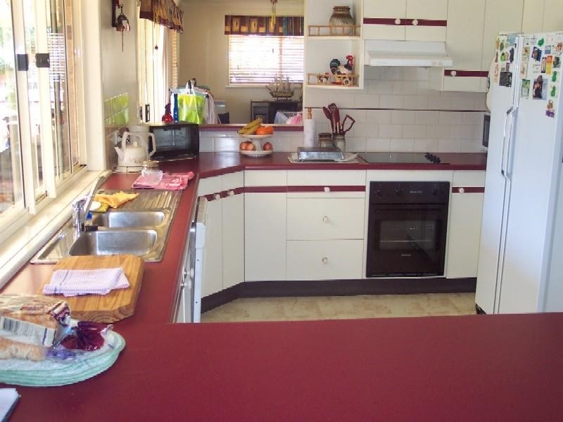 15 Carys Road, Glenvale QLD 4350