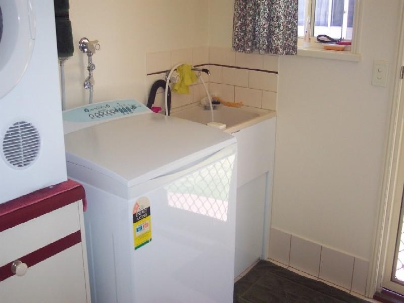 15 Carys Road, Glenvale QLD 4350