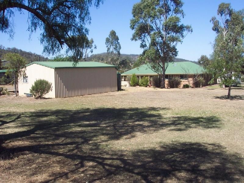 15 Carys Road, Glenvale QLD 4350