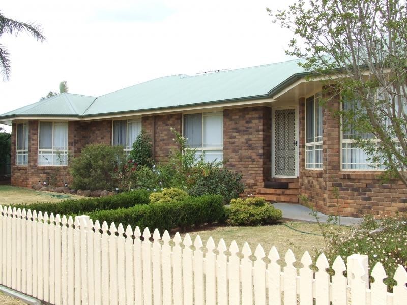 4 Jull Drive, Centenary Heights QLD 4350