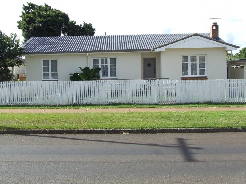 5 Hursley Road, Toowoomba QLD 4350