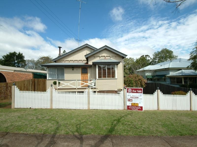 8 Carlton Street, Toowoomba QLD 4350