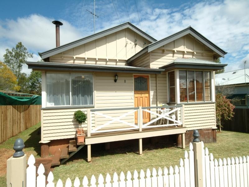 8 Carlton Street, Toowoomba QLD 4350