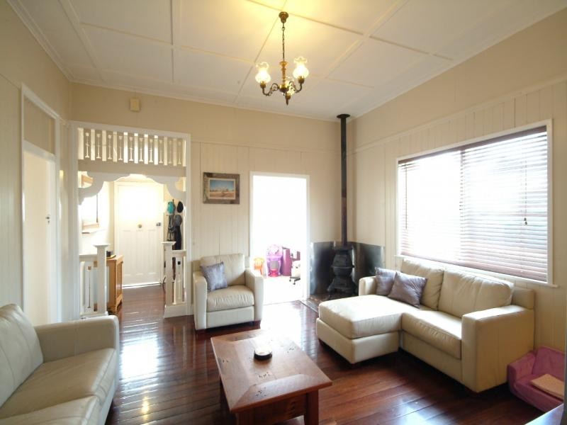 8 Carlton Street, Toowoomba QLD 4350