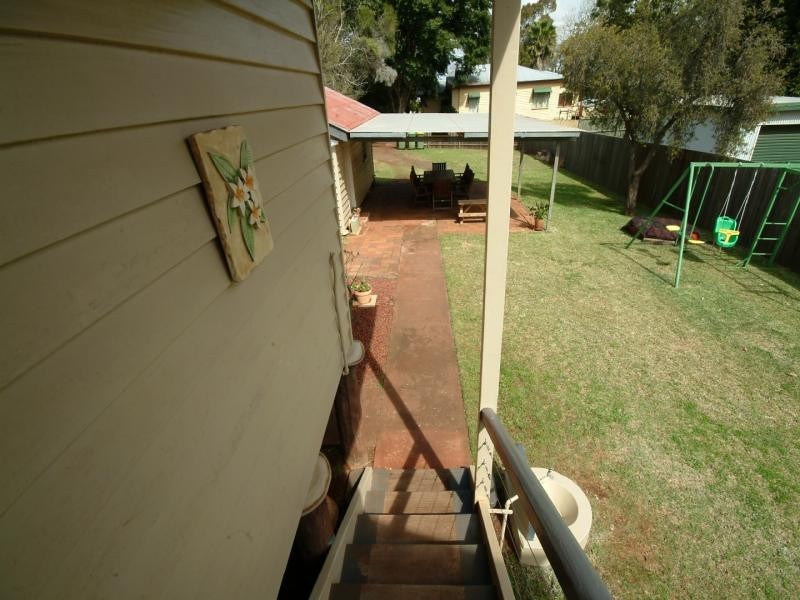 8 Carlton Street, Toowoomba QLD 4350