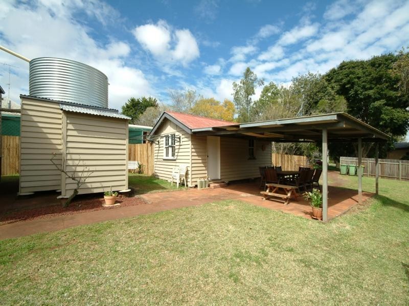 8 Carlton Street, Toowoomba QLD 4350