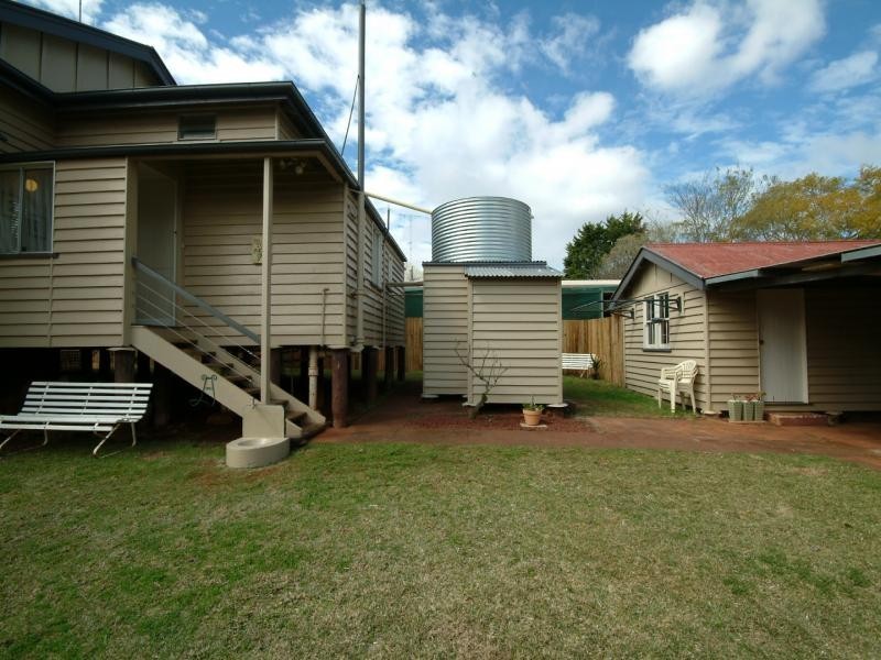 8 Carlton Street, Toowoomba QLD 4350