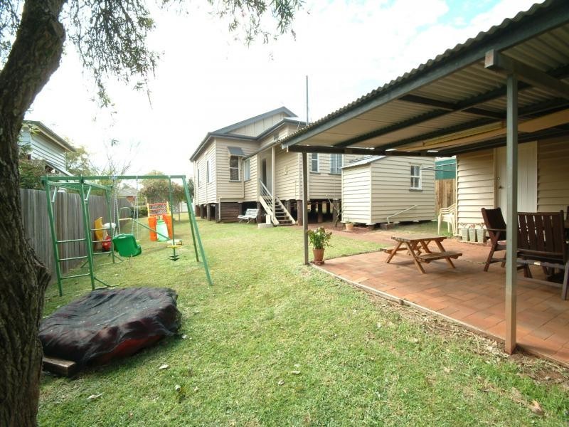 8 Carlton Street, Toowoomba QLD 4350