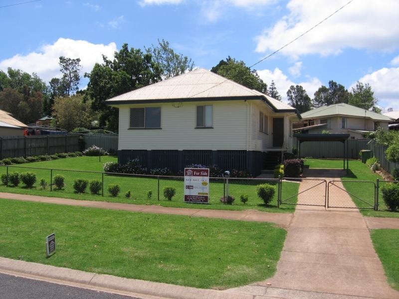 4 Mooney Street, Toowoomba QLD 4350