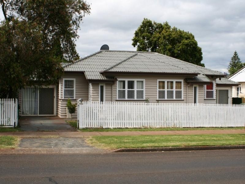 7 Hursley Road, Newtown QLD 4350
