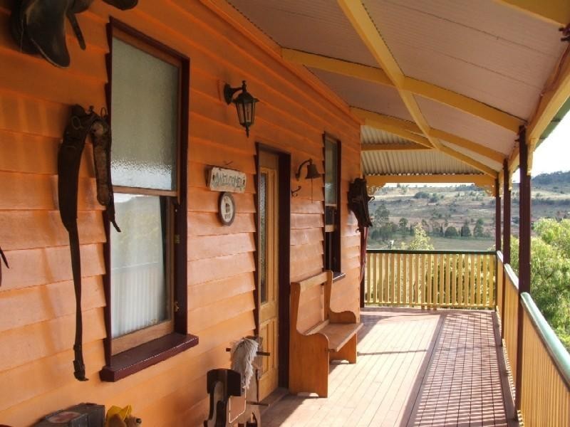 11 Moseley Road, Glencoe QLD 4352