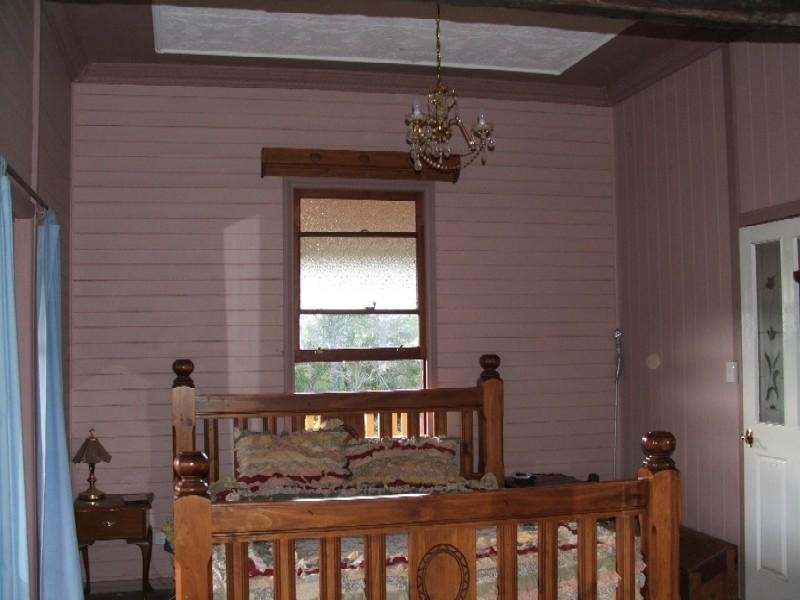 11 Moseley Road, Glencoe QLD 4352