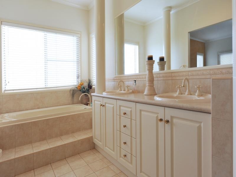 22 Oestreich Road, Wellcamp QLD 4350