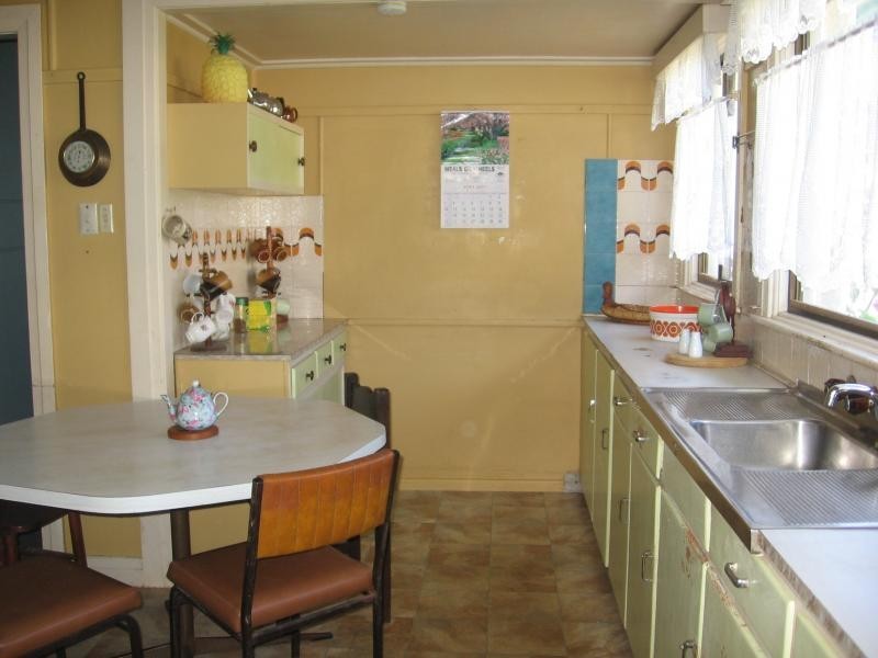 9 Esmond Street, Rockville QLD 4350