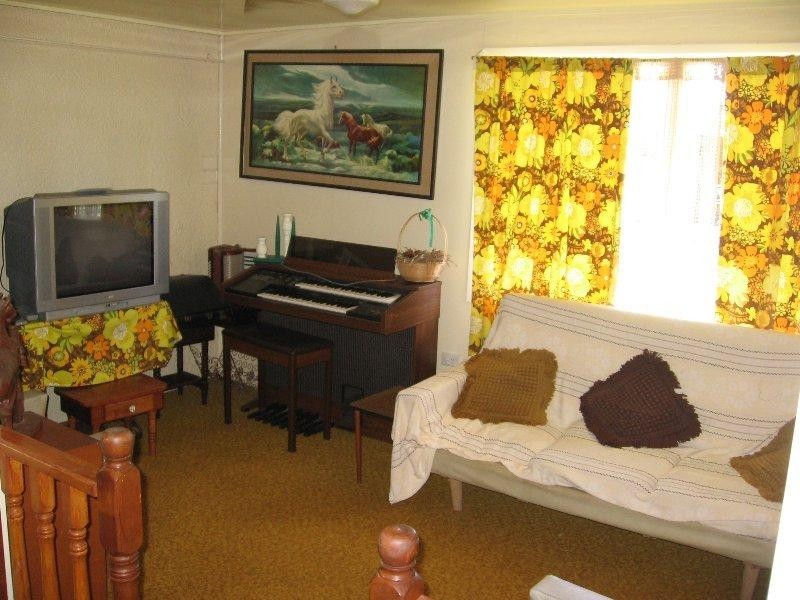 9 Esmond Street, Rockville QLD 4350