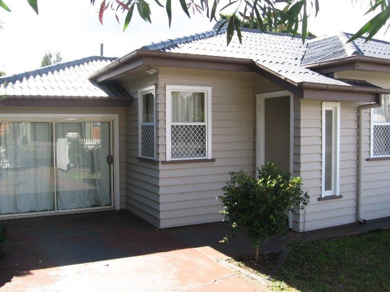 B/7 Hursley Road, Newtown QLD 4350