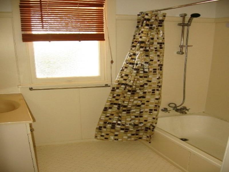 B/7 Hursley Road, Newtown QLD 4350