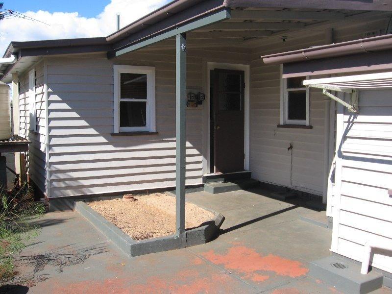 B/7 Hursley Road, Newtown QLD 4350