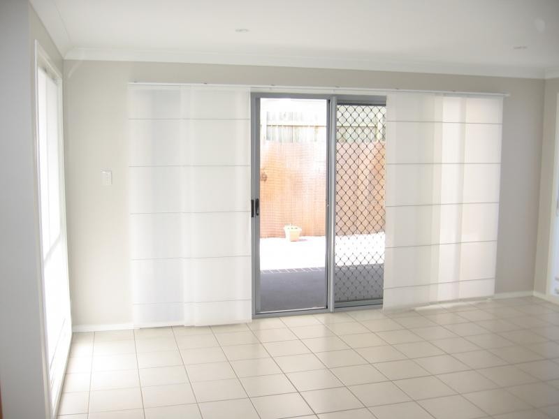 2/202 Stenner Street, Middle Ridge QLD 4350