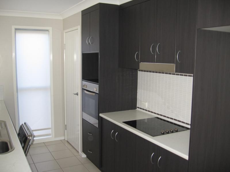 2/202 Stenner Street, Middle Ridge QLD 4350