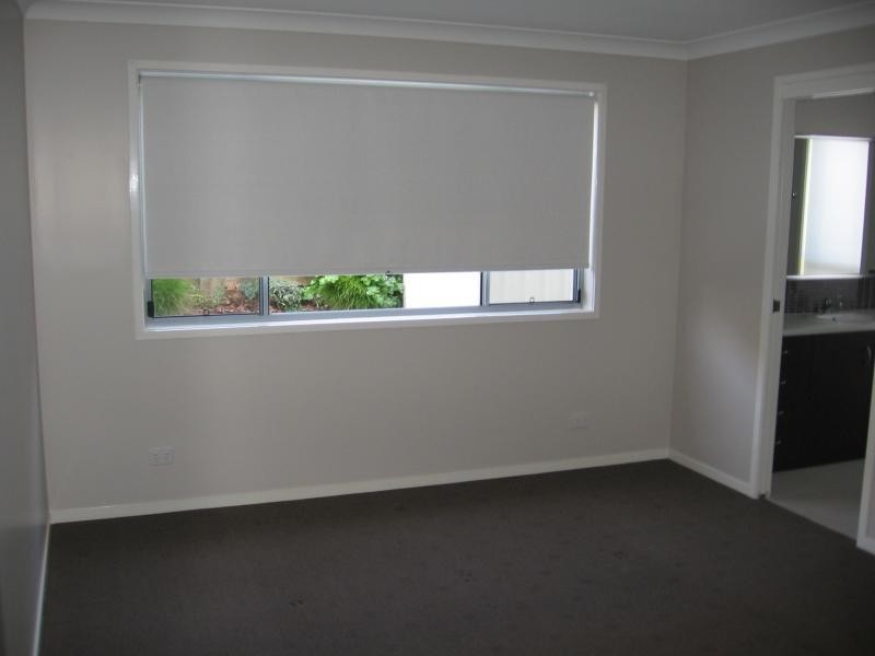 2/202 Stenner Street, Middle Ridge QLD 4350