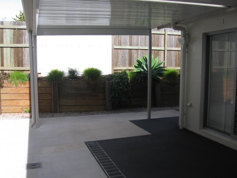 2/202 Stenner Street, Middle Ridge QLD 4350