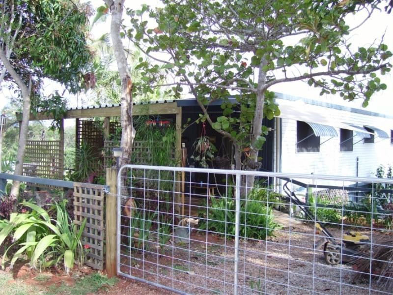 2 Aimeo Esplanade, Russell Island QLD 4184