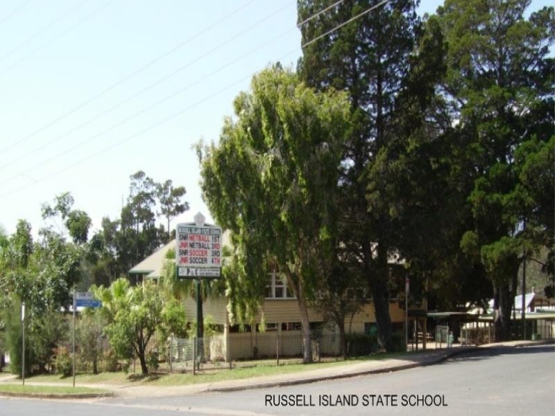 2 Aimeo Esplanade, Russell Island QLD 4184