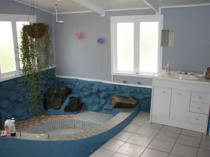 160 East St, Mount Morgan QLD 4714