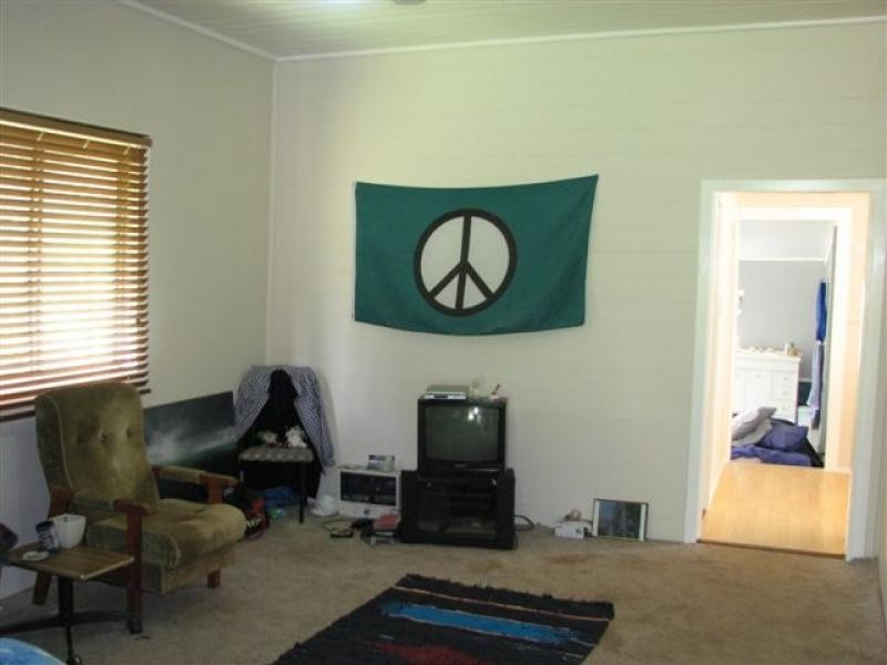 160 East St, Mount Morgan QLD 4714