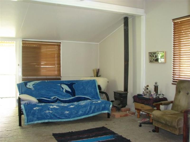 160 East St, Mount Morgan QLD 4714