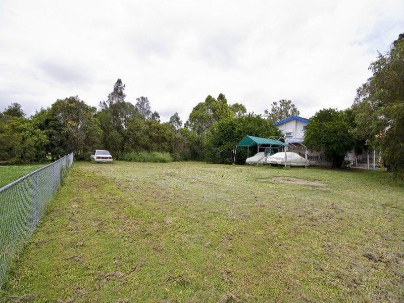 3 Evelyn Rd, Wynnum West QLD 4178