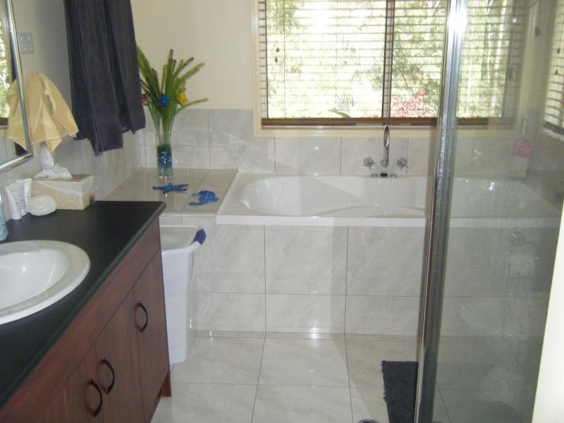 16 Barnes Court, Mount Crosby QLD 4306