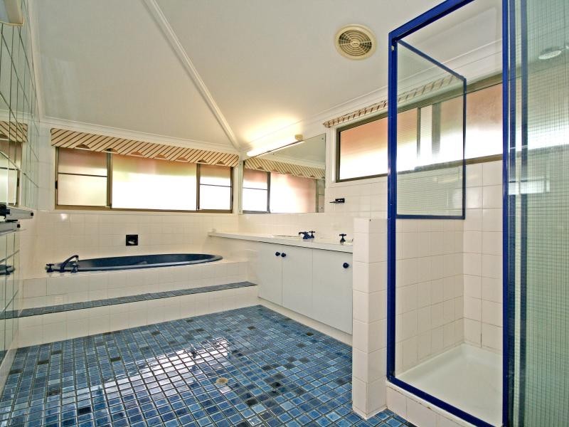 73 Mt Ommaney Dr, Jindalee QLD 4074