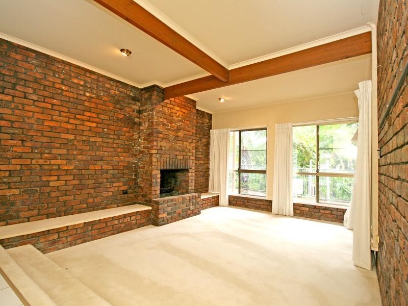 73 Mt Ommaney Dr, Jindalee QLD 4074