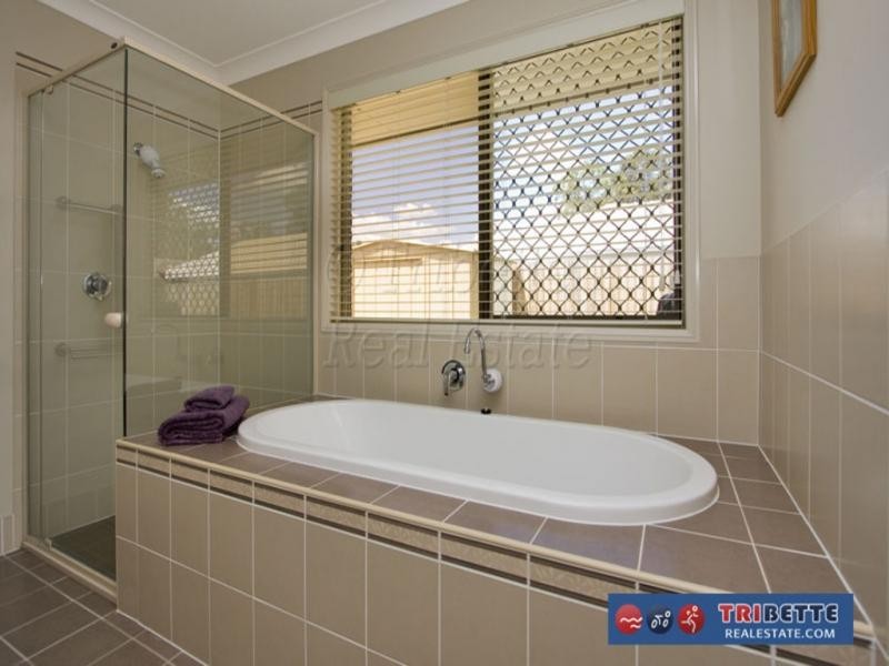 32 Brushwood Circuit, Forest Lake QLD 4078
