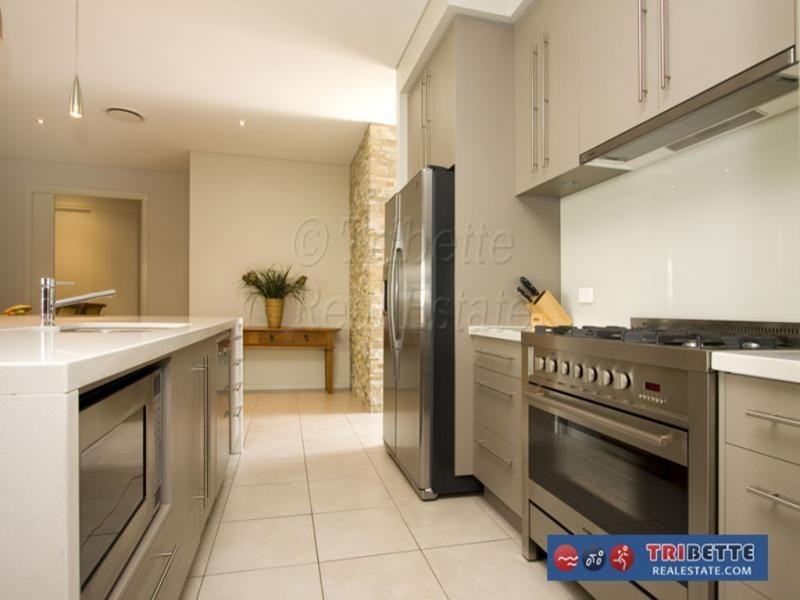 53 Hounslow Way, Seventeen Mile Rocks QLD 4073