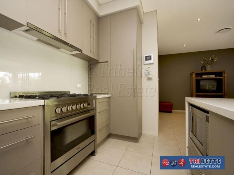 53 Hounslow Way, Seventeen Mile Rocks QLD 4073