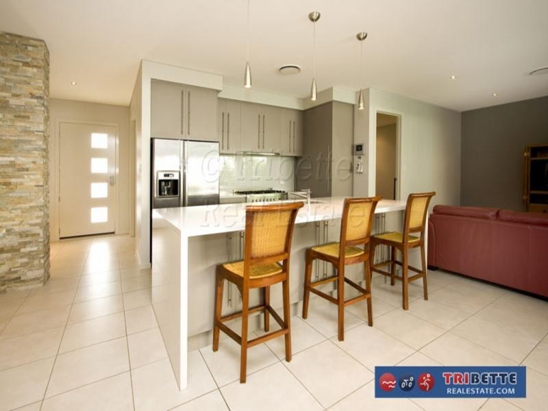 53 Hounslow Way, Seventeen Mile Rocks QLD 4073
