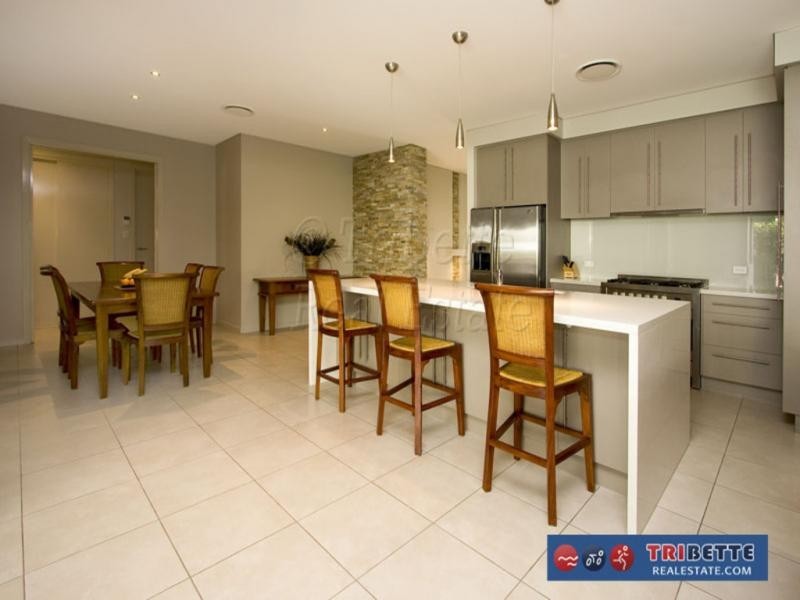 53 Hounslow Way, Seventeen Mile Rocks QLD 4073