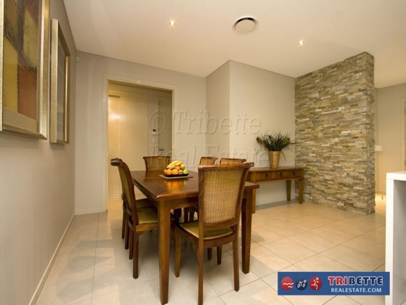 53 Hounslow Way, Seventeen Mile Rocks QLD 4073