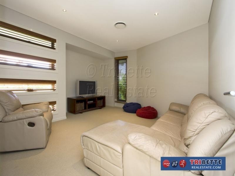 53 Hounslow Way, Seventeen Mile Rocks QLD 4073