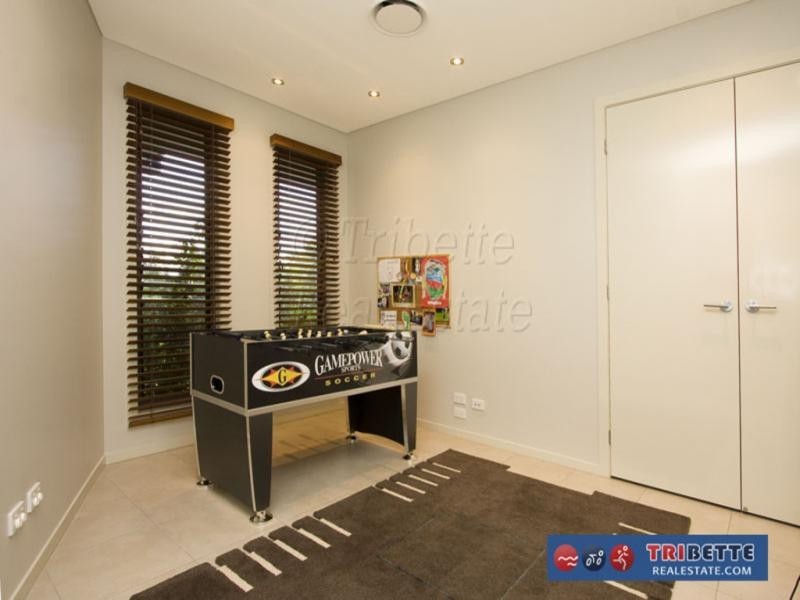 53 Hounslow Way, Seventeen Mile Rocks QLD 4073