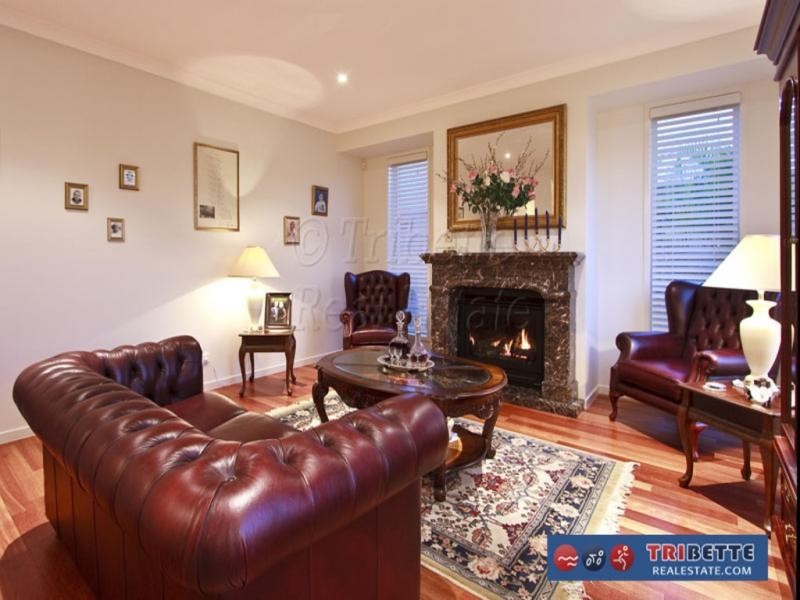 43 Barcoo Cres, Sinnamon Park QLD 4073