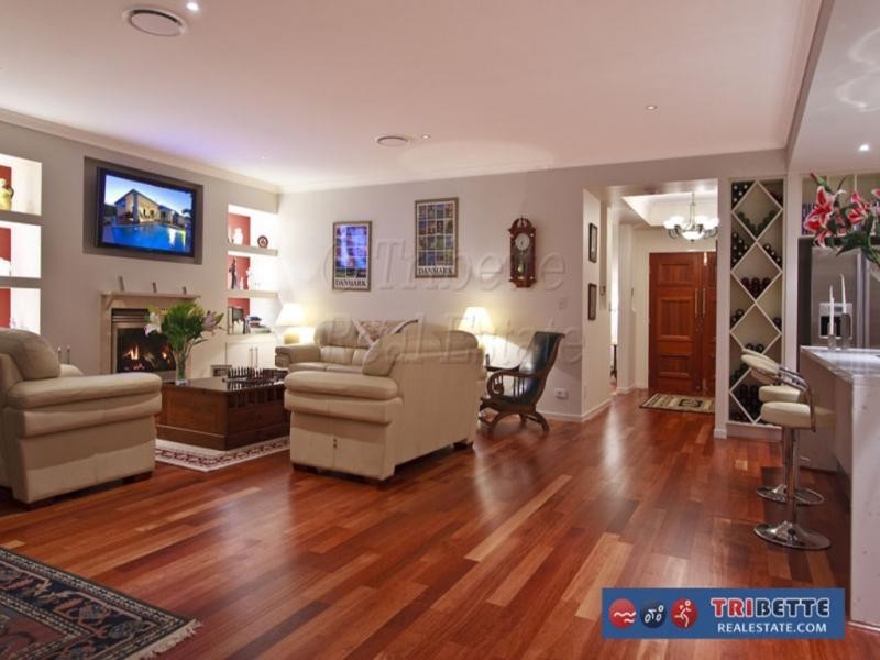 43 Barcoo Cres, Sinnamon Park QLD 4073