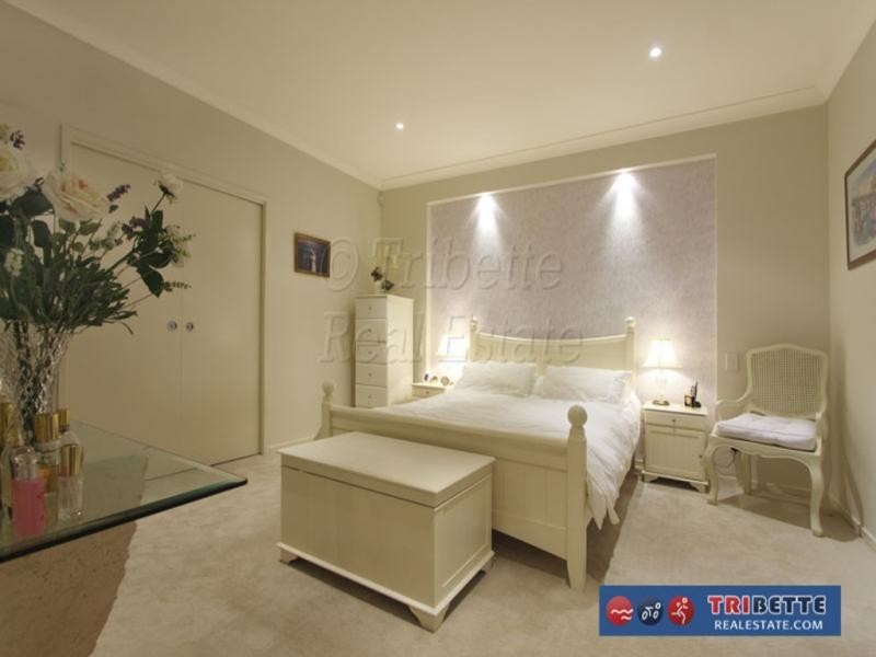 43 Barcoo Cres, Sinnamon Park QLD 4073